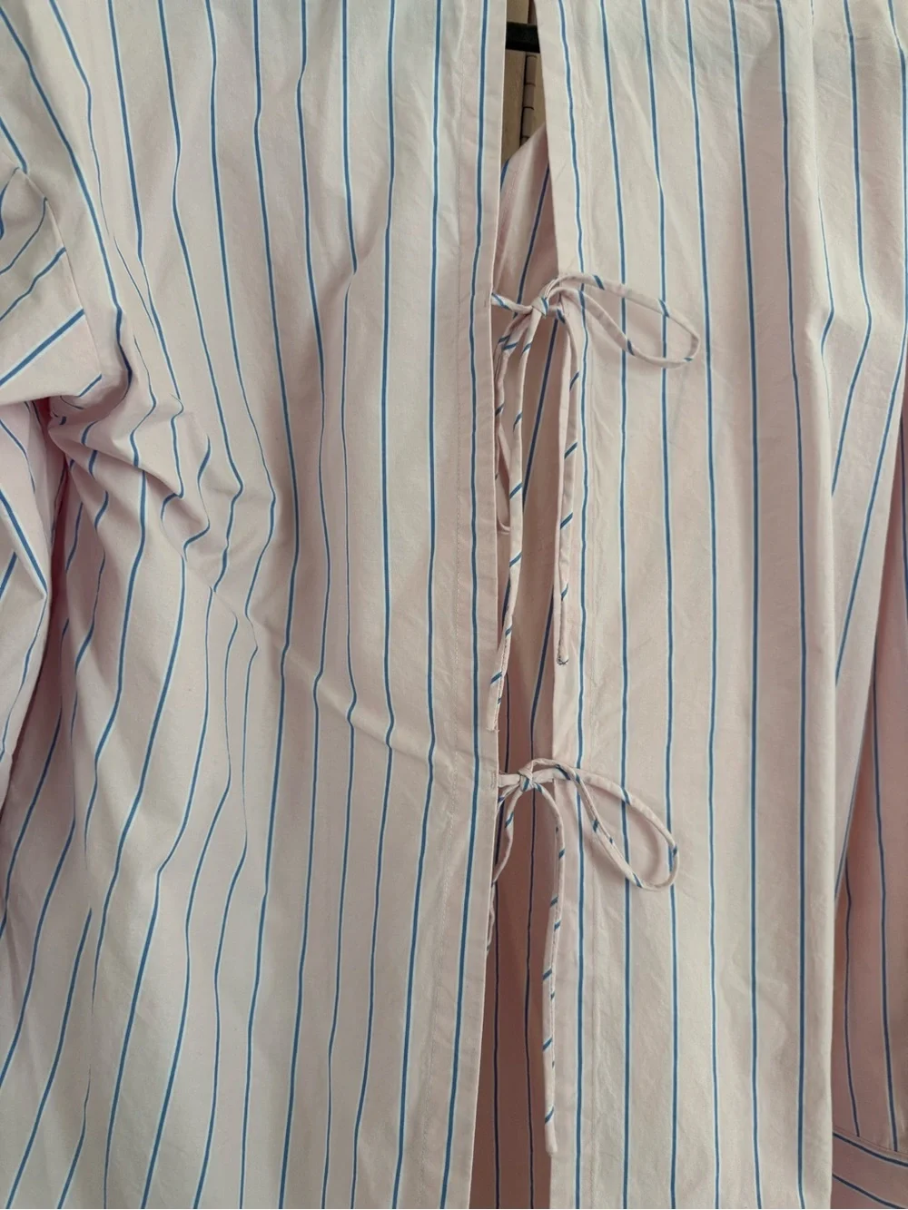 Abercrombie & Fitch light pink